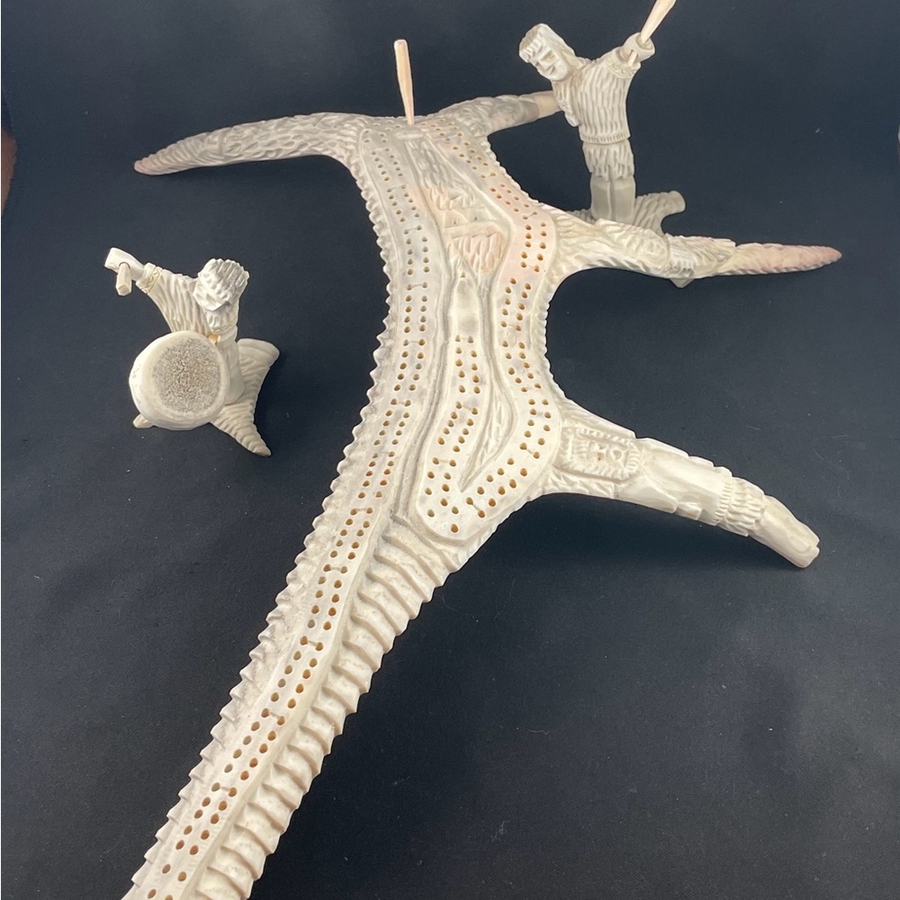 Handcarved Inuit Indigenous Caribou Antler Cribbage Board and Two Figurines - Picture 1 of 13